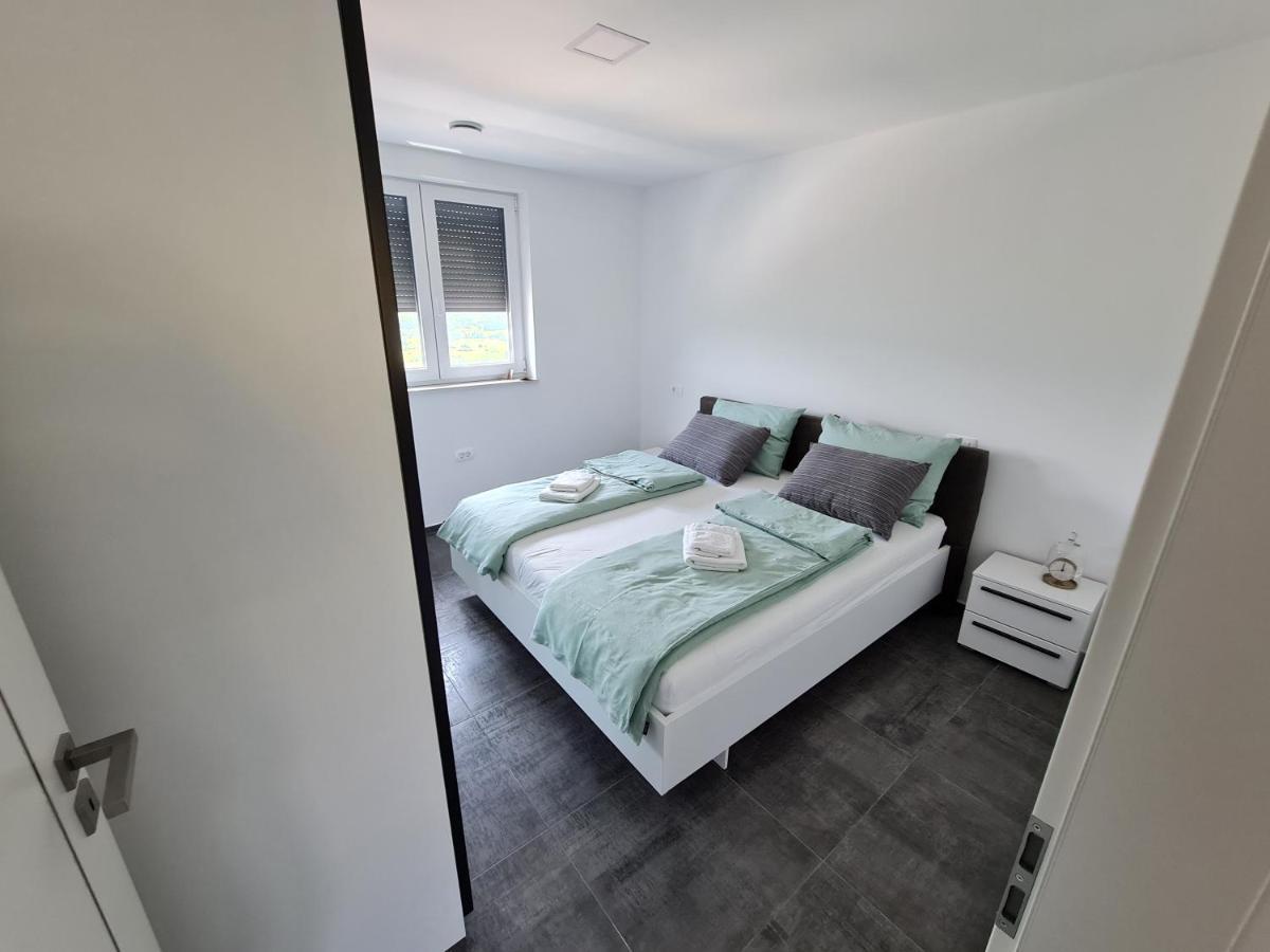 Villa Capris Apartments Koper Dış mekan fotoğraf