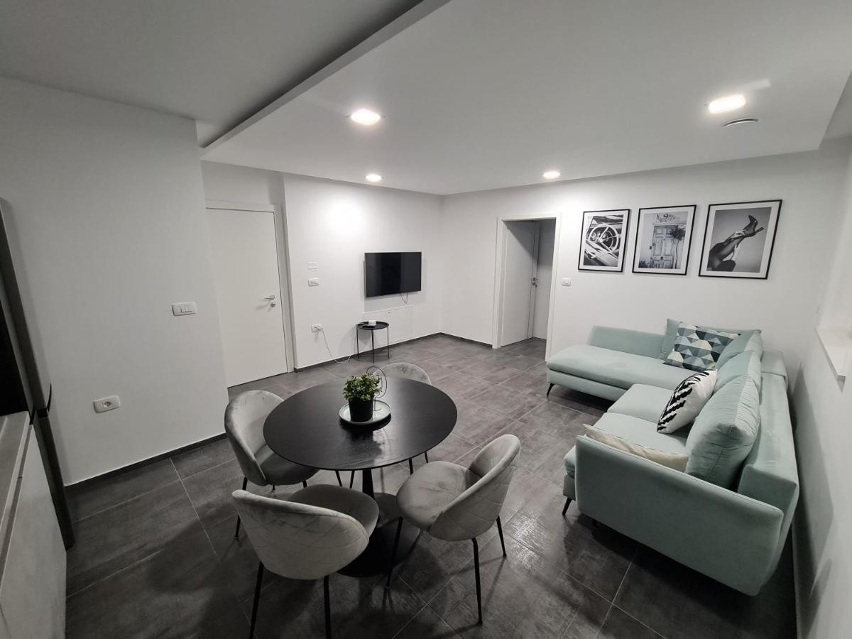 Villa Capris Apartments Koper Dış mekan fotoğraf