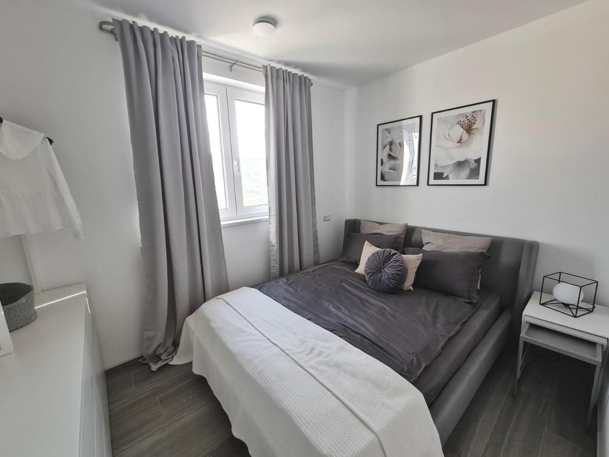 Villa Capris Apartments Koper Dış mekan fotoğraf
