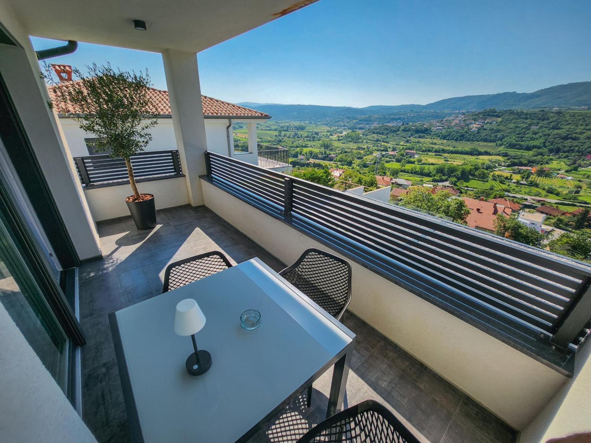 Villa Capris Apartments Koper Dış mekan fotoğraf